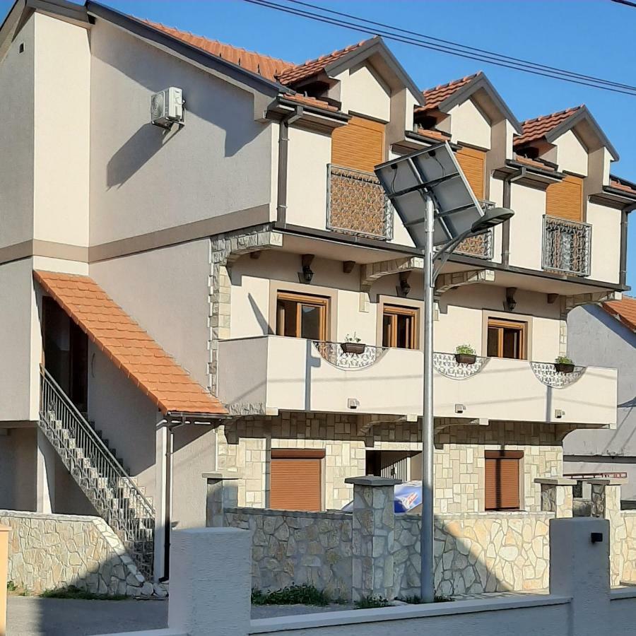 Mia Vuksanovic * Cetinje